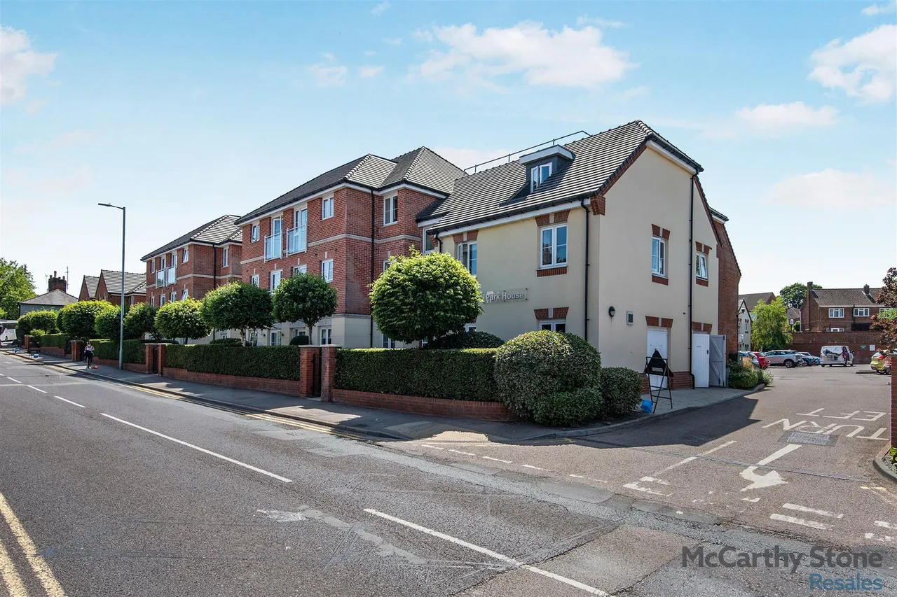 2 bed flat for sale, Old Park Road, Hitchin, SG5