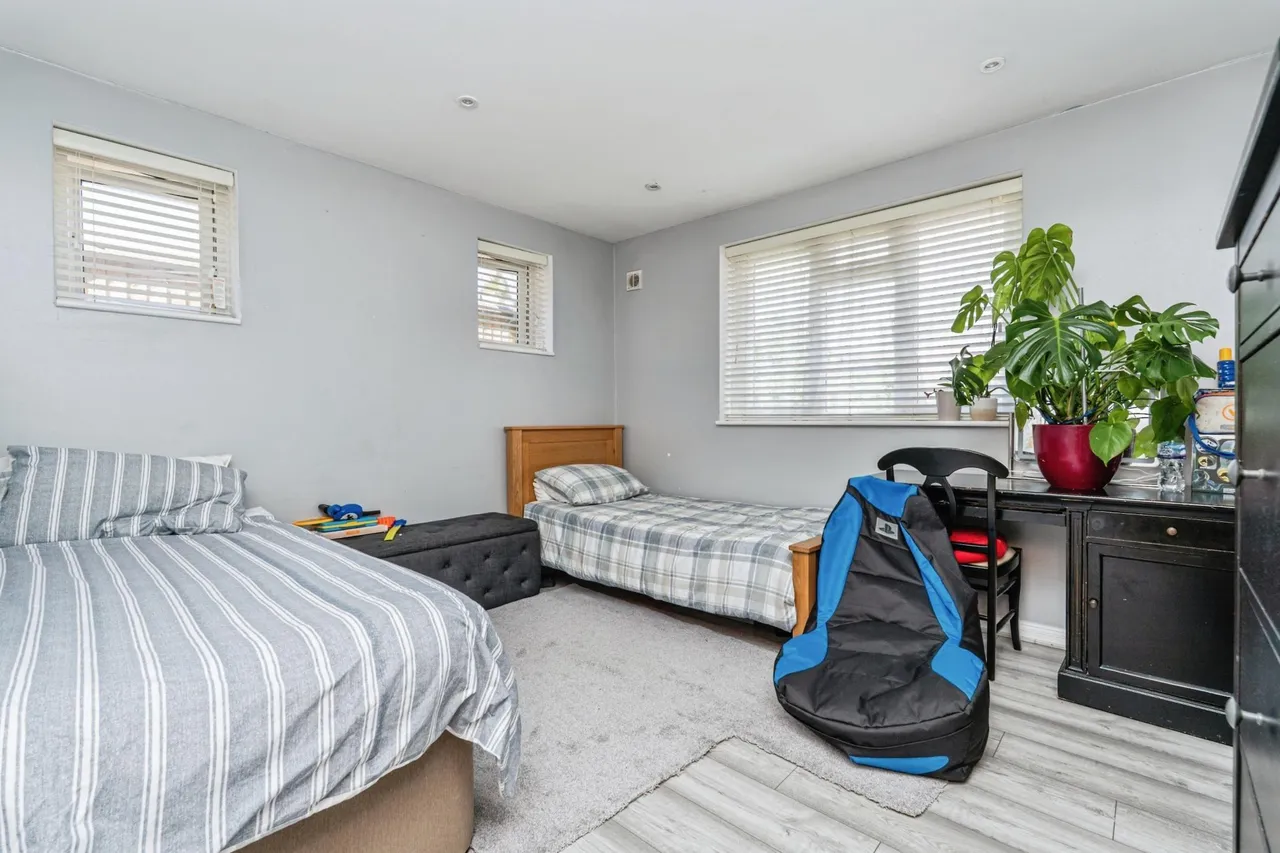 Turnoak Avenue, Woking, GU22, photo 18
