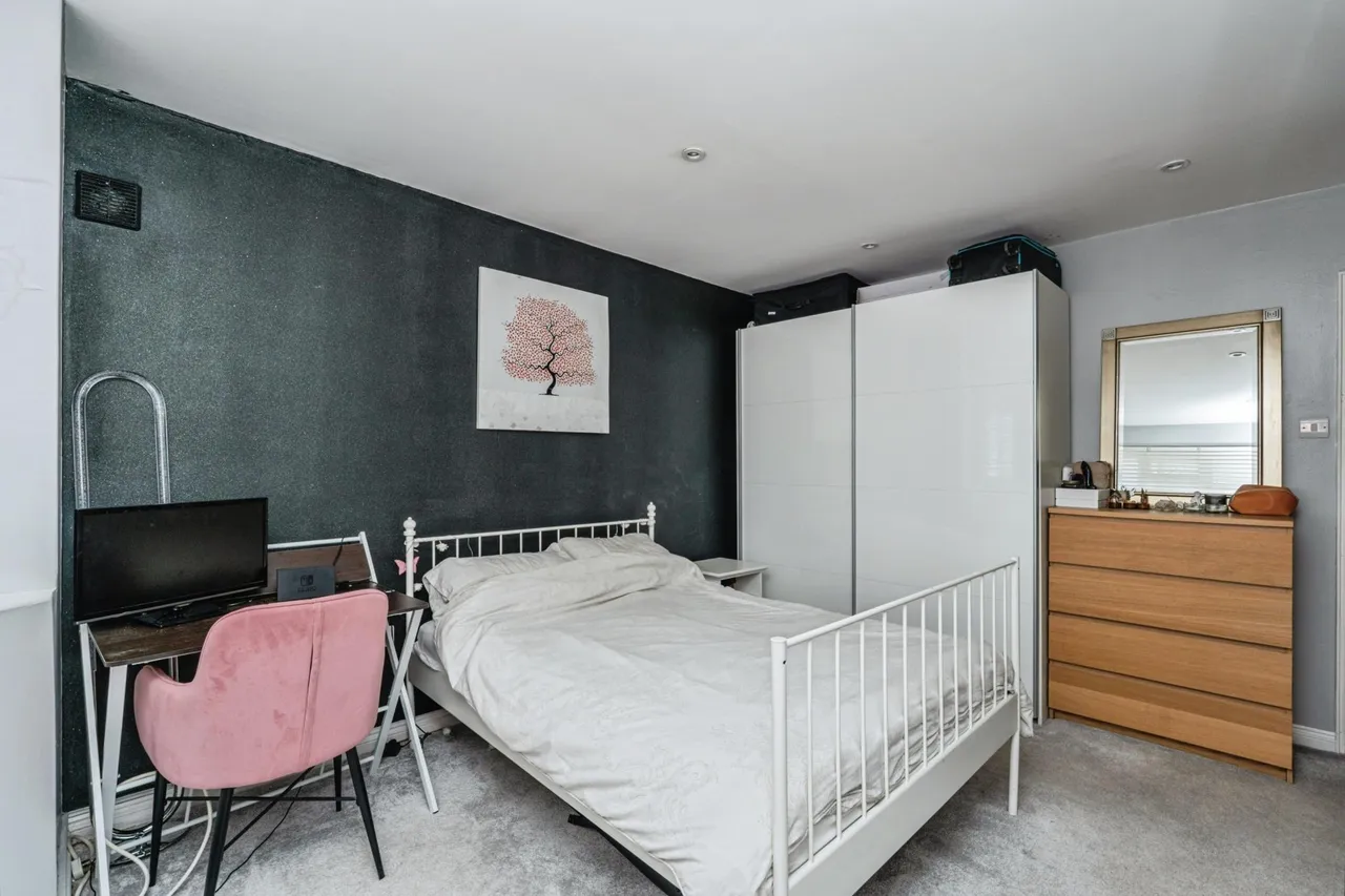 Turnoak Avenue, Woking, GU22, photo 17