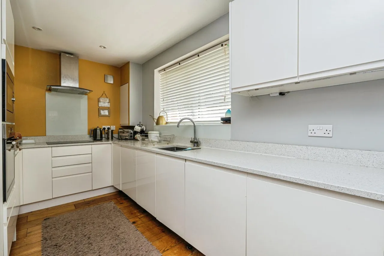 Turnoak Avenue, Woking, GU22, photo 11
