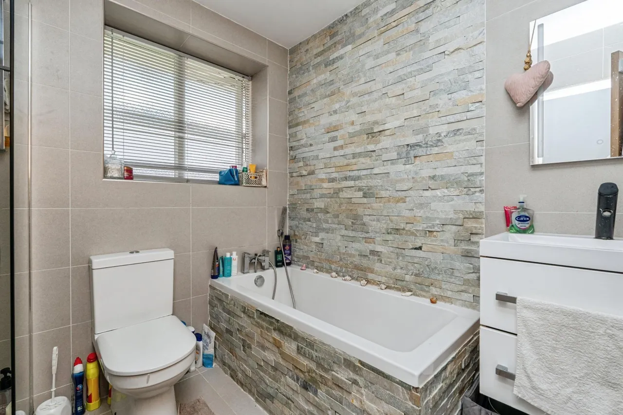 Turnoak Avenue, Woking, GU22, photo 19