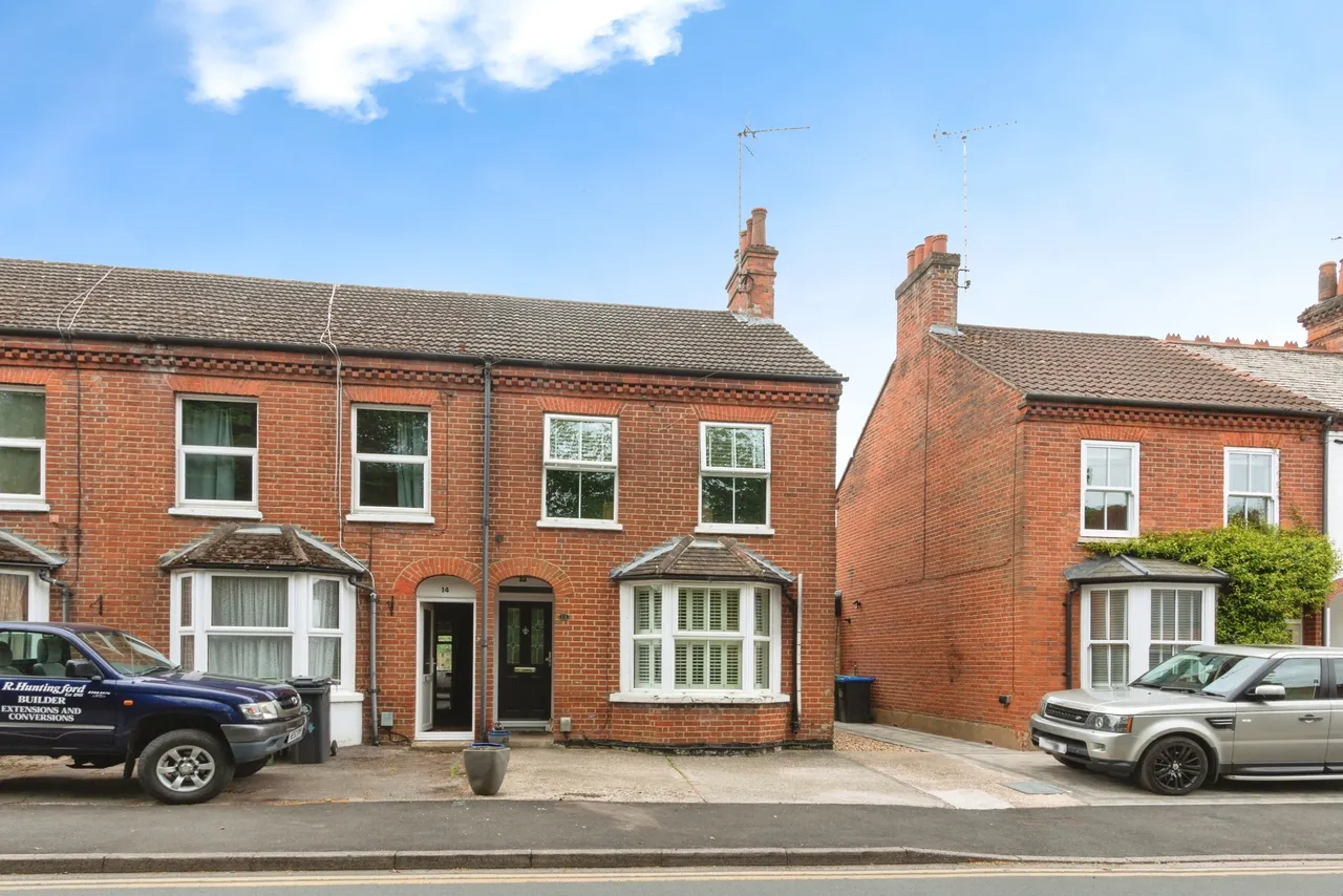 2 bed house for sale, Portesbery Road, Camberley, GU15