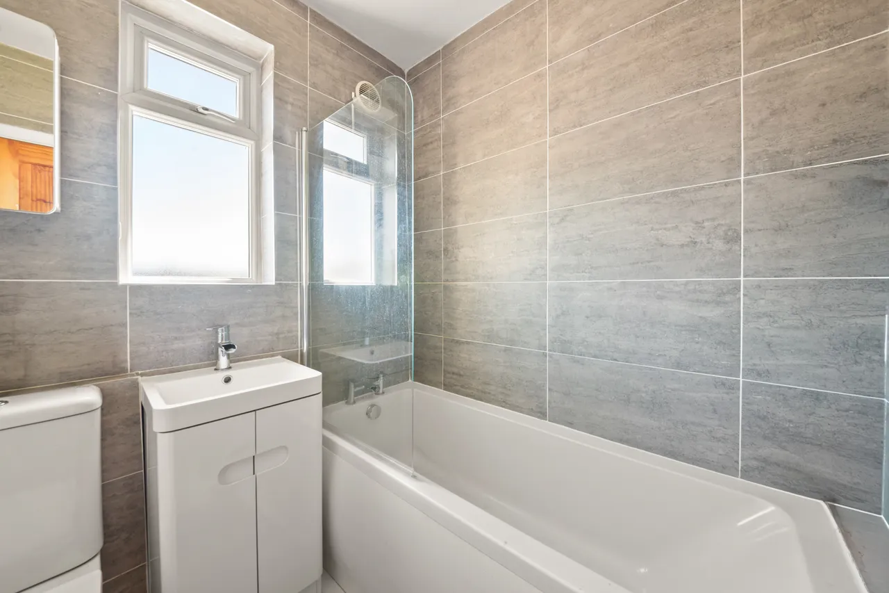 Girton Close, Northolt, UB5, photo 9