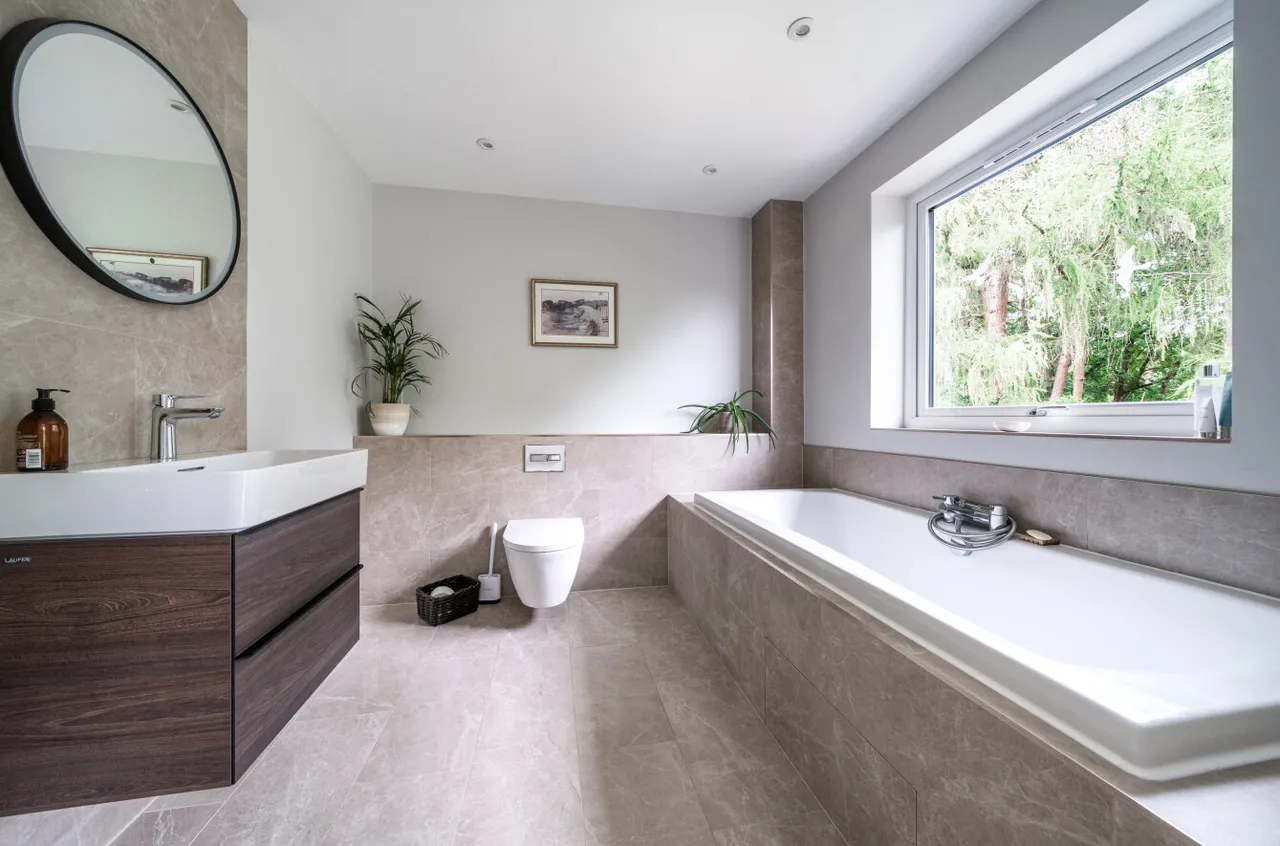 Robin Hill Drive, Camberley, Surrey, GU15 1EG, photo 8