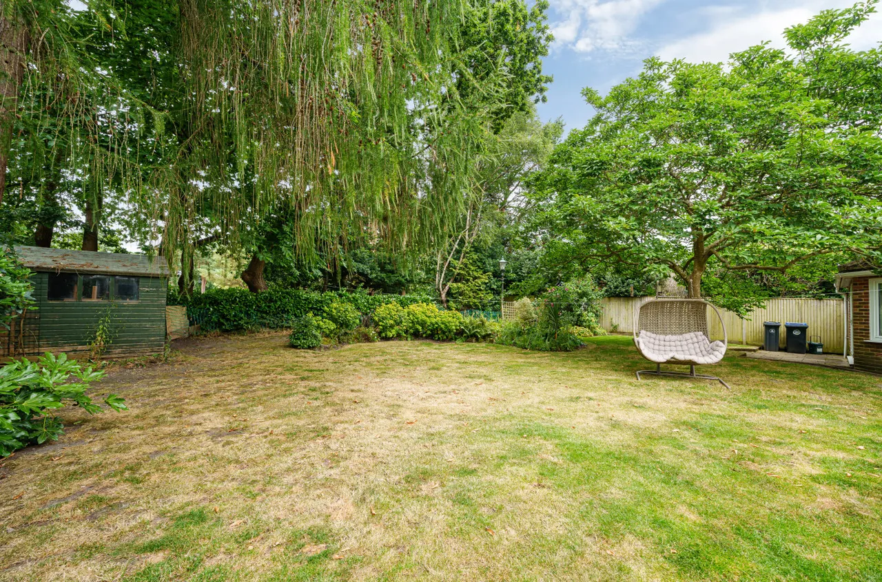 Robin Hill Drive, Camberley, Surrey, GU15 1EG, photo 11