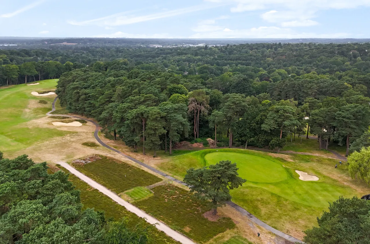 Robin Hill Drive, Camberley, Surrey, GU15 1EG, photo 2