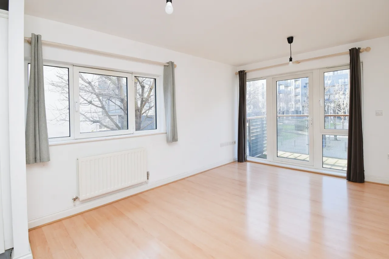 3 bed flat for sale, Little Cottage Place, London, SE10