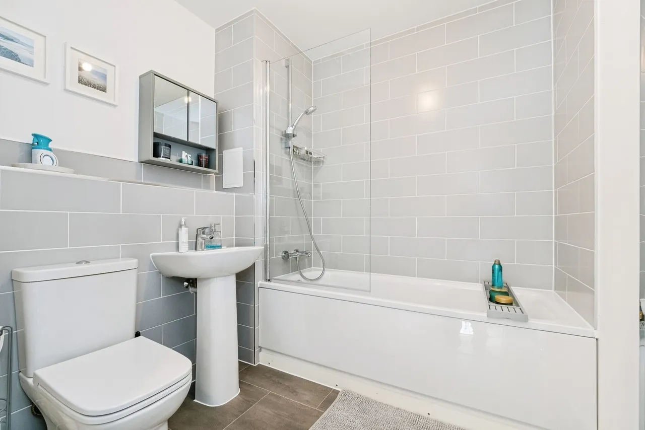 Windstar Drive, South Ockendon, Essex, RM15, photo 13