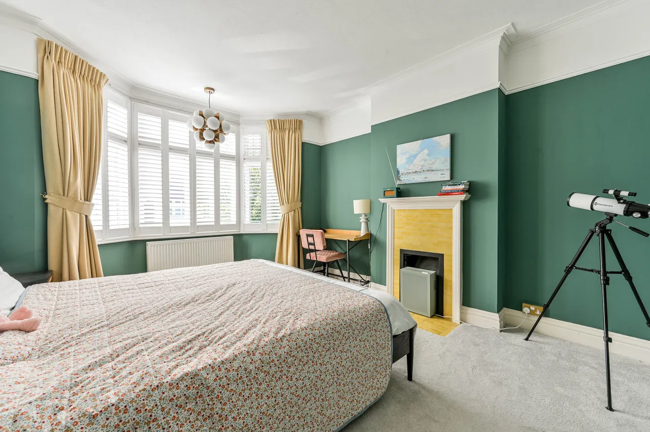 53 Camberley Avenue, London, photo 4