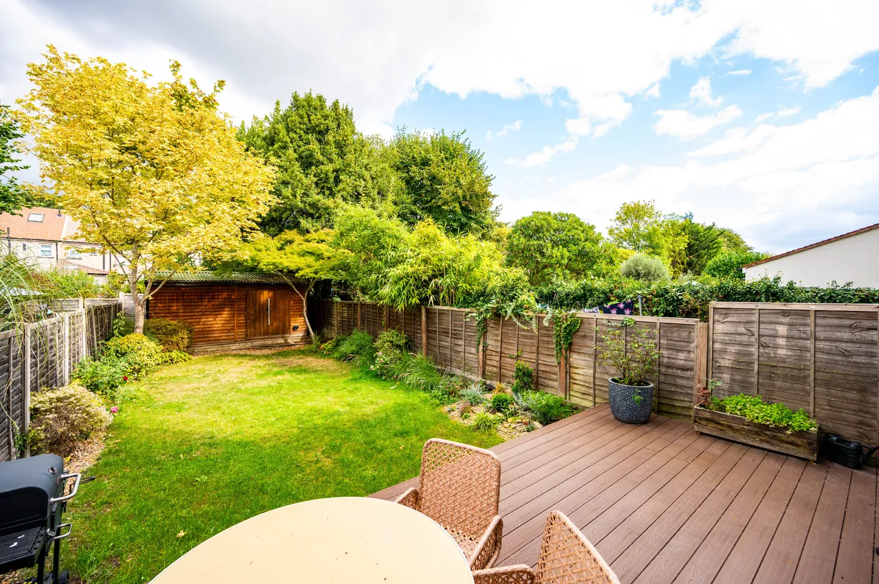 53 Camberley Avenue, London, photo 6