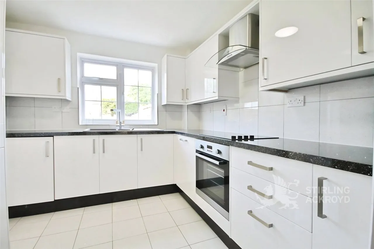 Hawley Road, Blackwater, GU17, photo 2