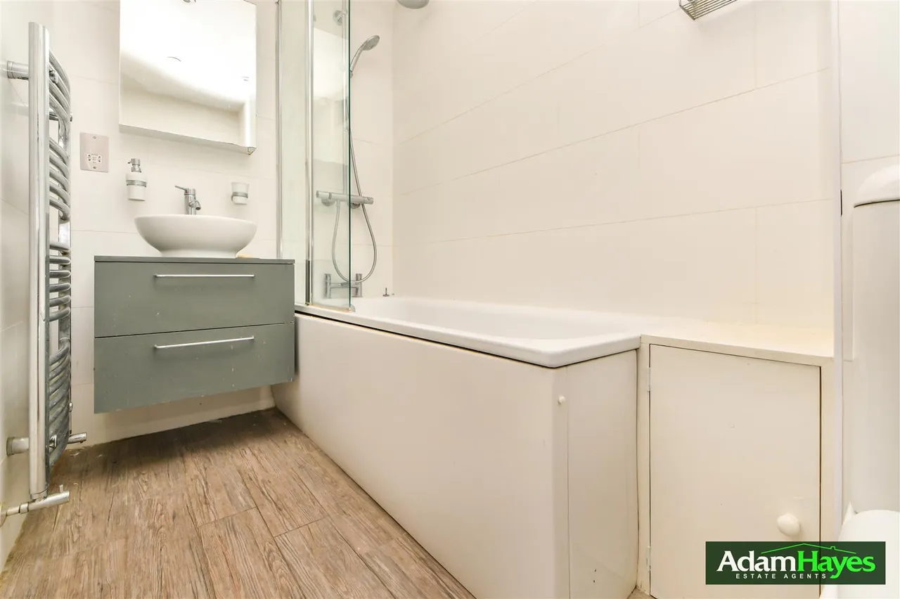 Holden Road, North Finchley, N12, photo 15