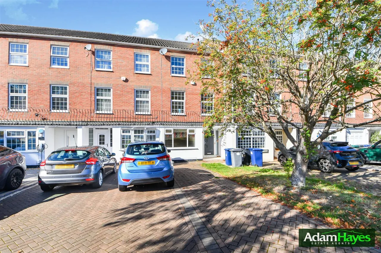 5 bed house for sale, Holden Road, North Finchley, N12