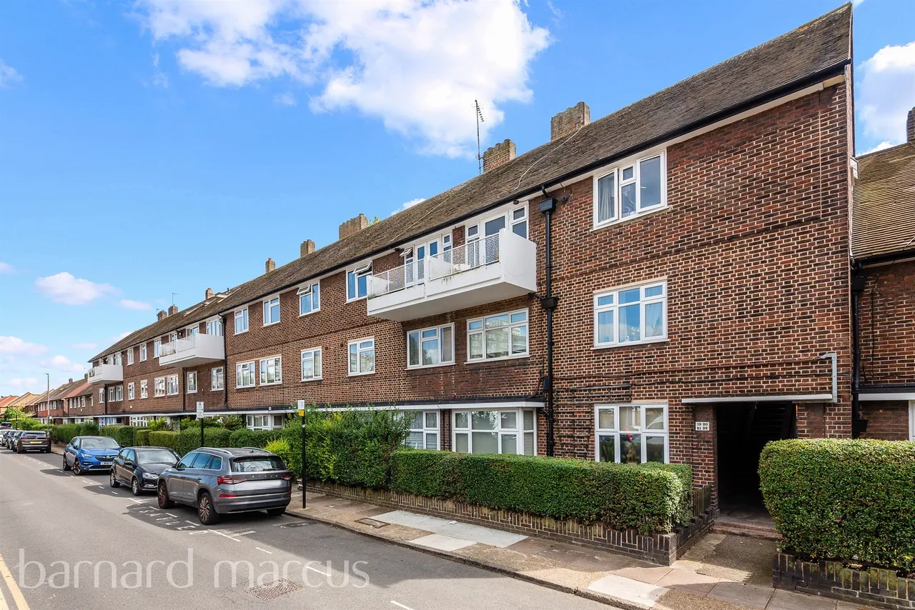 3 bed flat for sale — Rowditch Lane, London
