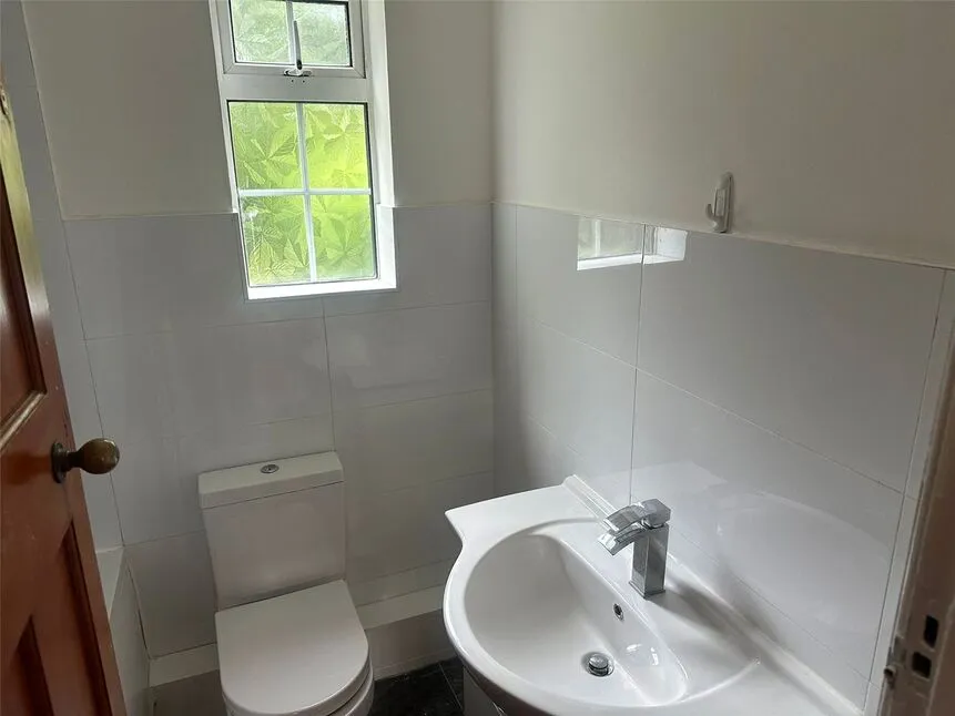 Bathurst Walk, Iver, Buckinghamshire, SL0, photo 7