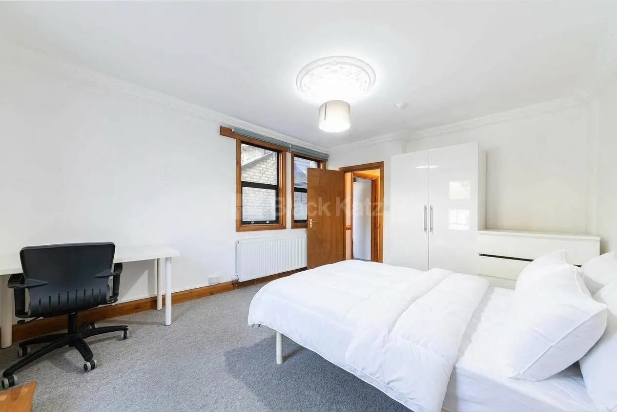 Finchley Road, Hampstead, NW3, photo 3