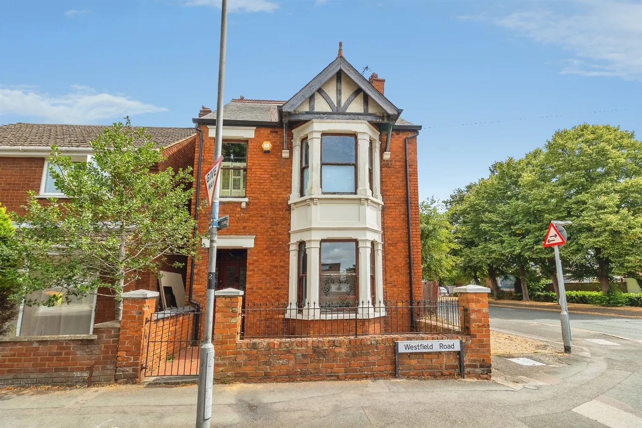 4 bed house for sale, Westfield Road, Bletchley, MK2