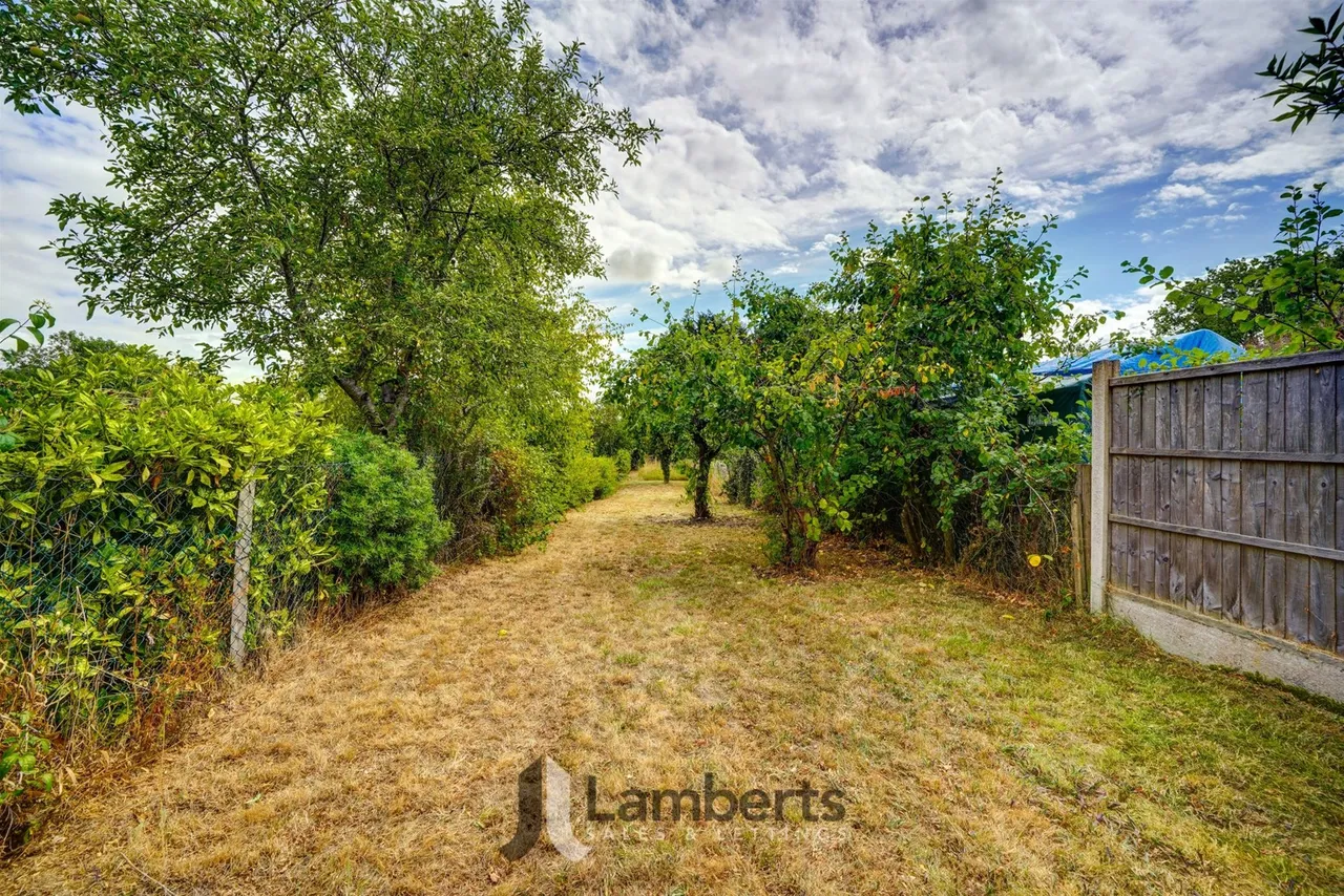 28 Birmingham Road, Studley, photo 22