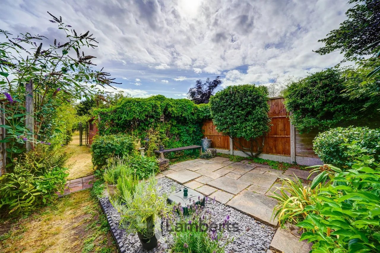 28 Birmingham Road, Studley, photo 23
