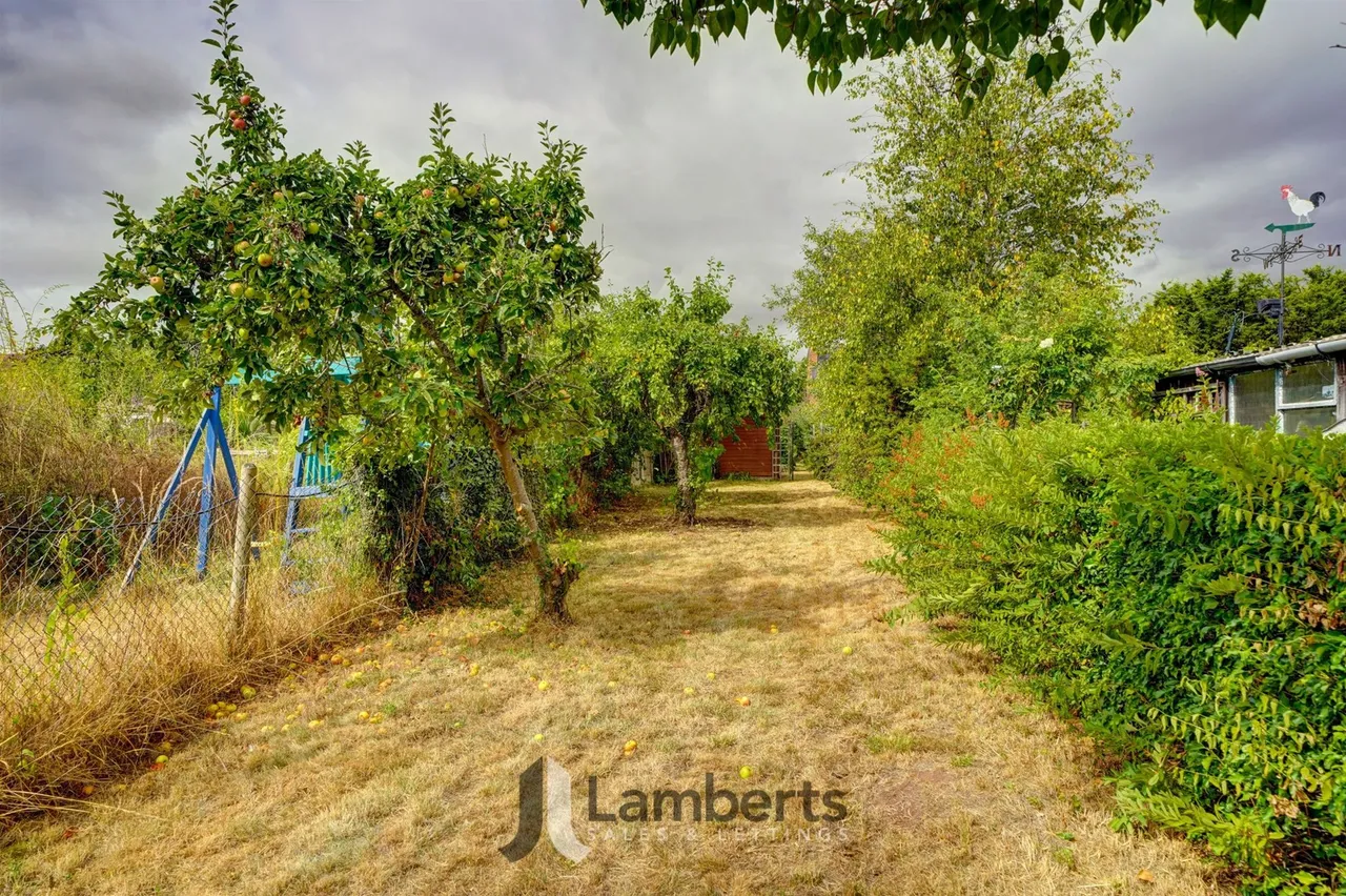 28 Birmingham Road, Studley, photo 29