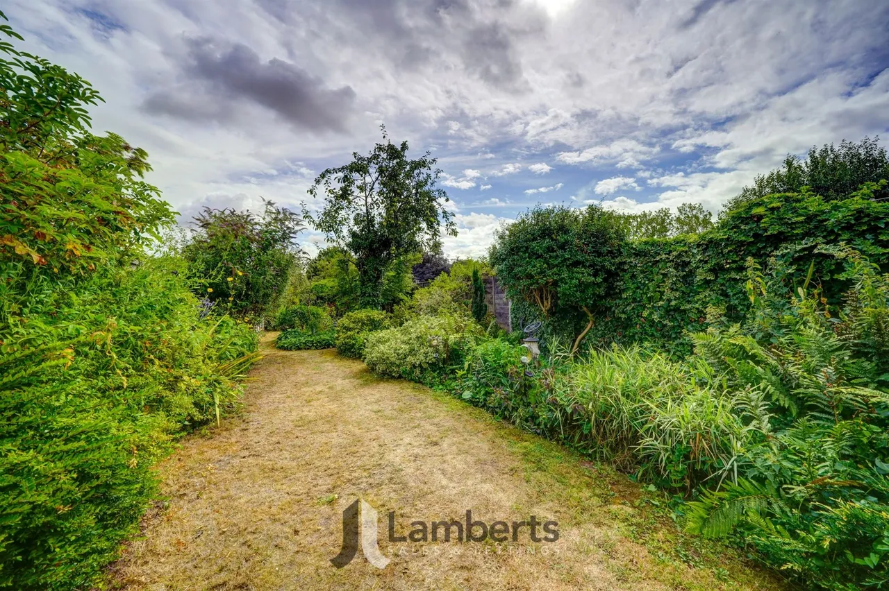 28 Birmingham Road, Studley, photo 26