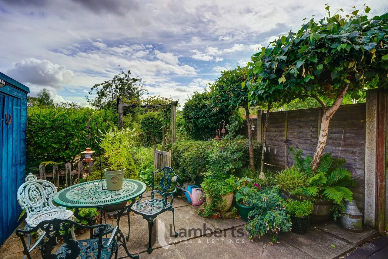 28 Birmingham Road, Studley, photo 25