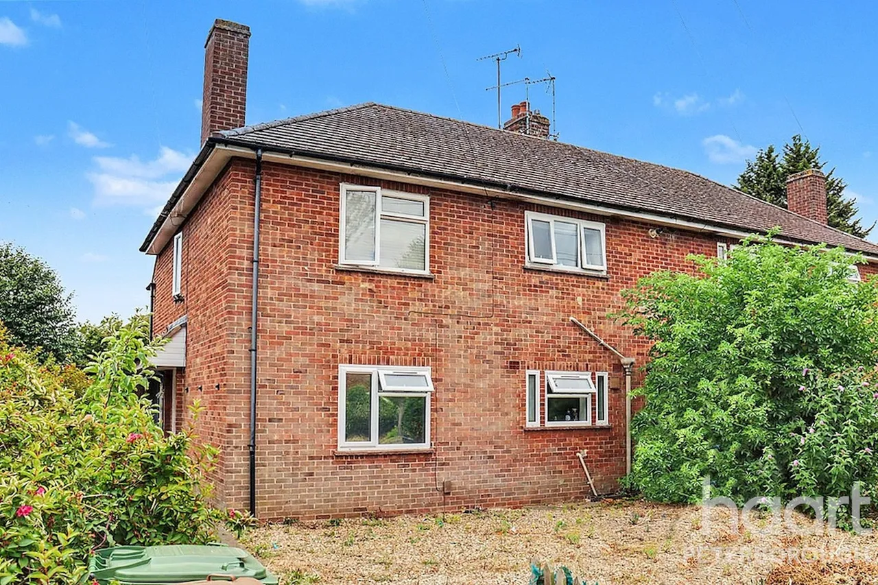 1 bed flat for sale, Cherrytree Grove, Peterborough, PE1