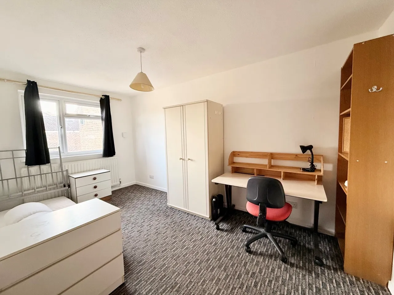 School Lane, Surrey Egham, TW20, photo 6