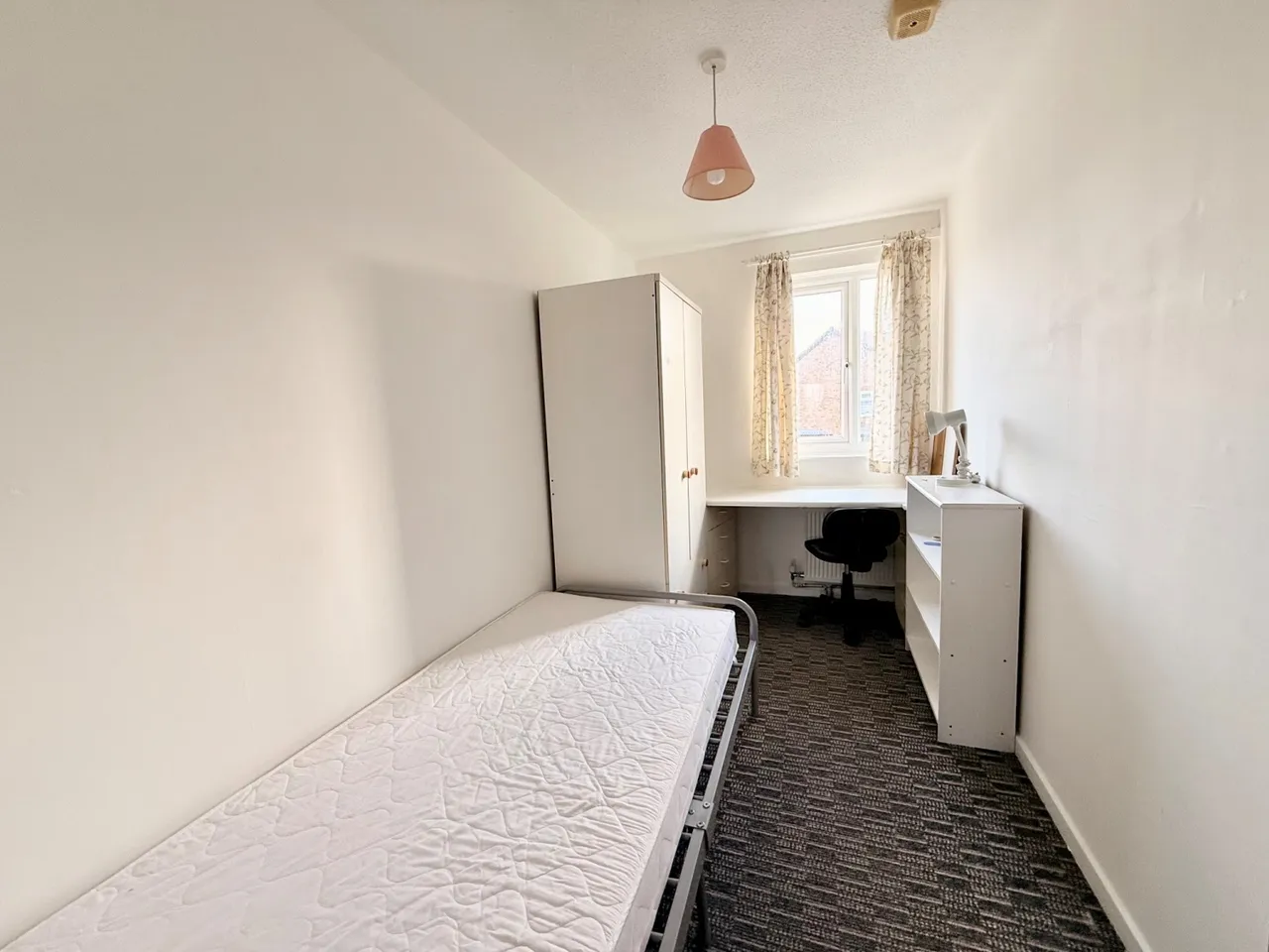 School Lane, Surrey Egham, TW20, photo 7