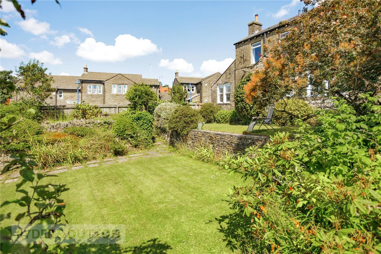 Stockport Road, Lydgate, OL4, photo 3