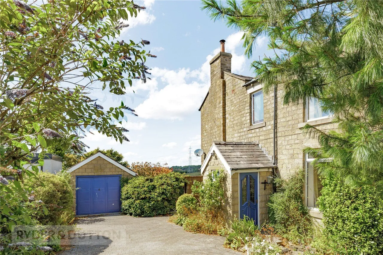 Stockport Road, Lydgate, OL4, photo 5