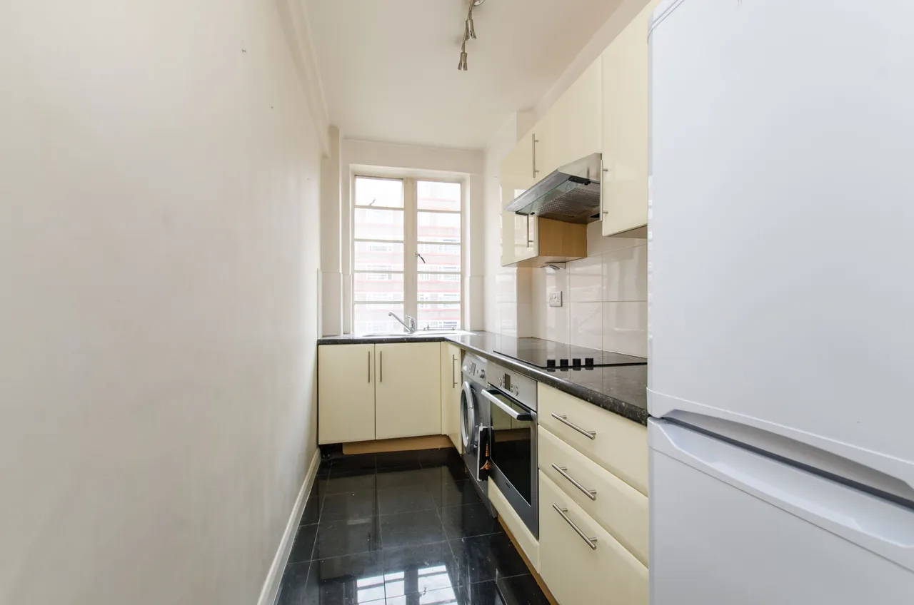 London, SW17, photo 2