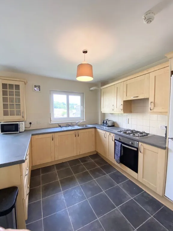 4 bed garage/parking space to rent, Larch Street, West End, DD1