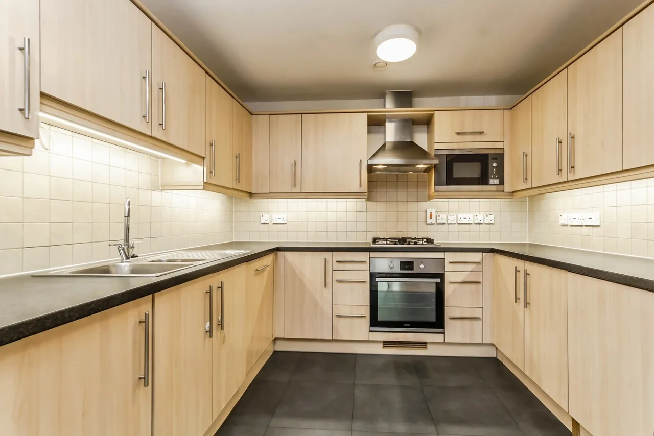 Addiscombe Road, Croydon, photo 2