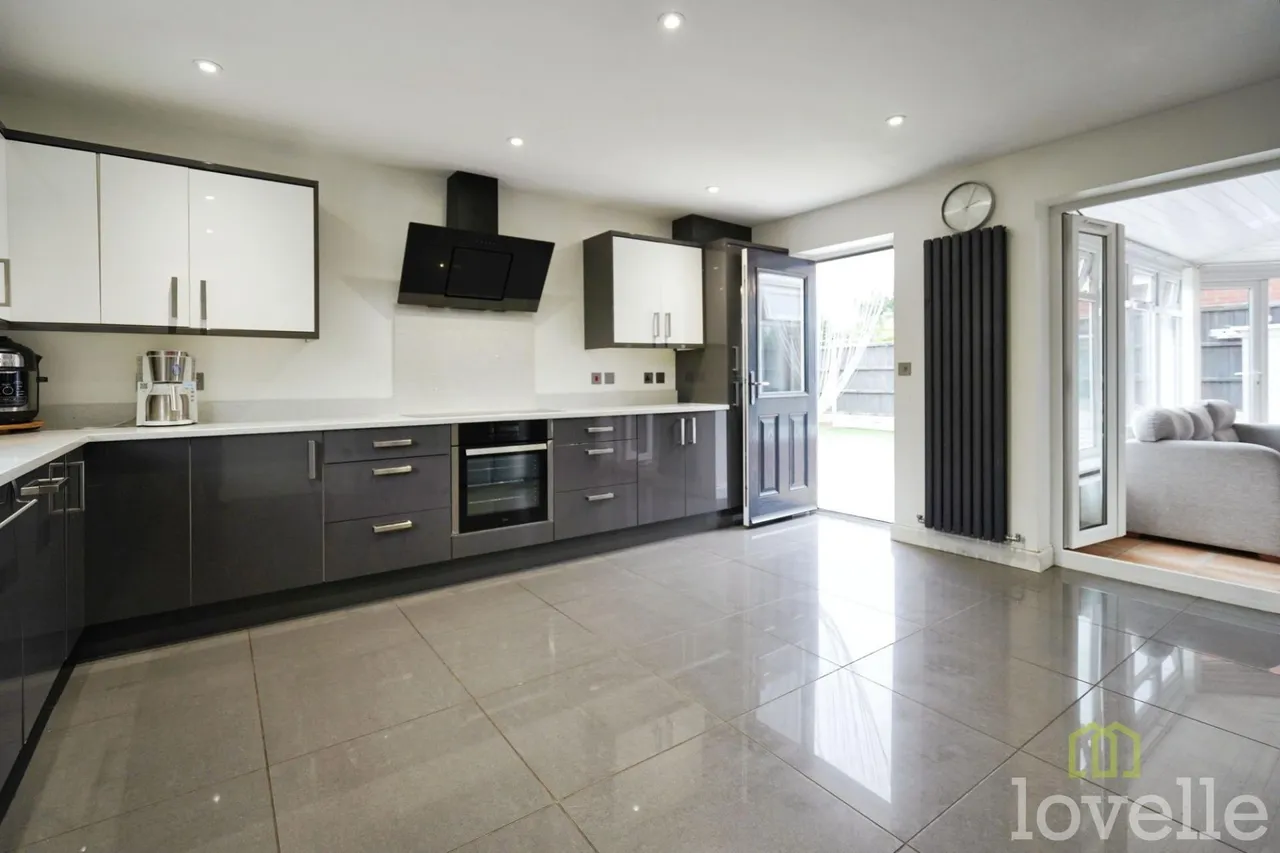 Salisbury Close, Morton, DN21, photo 2