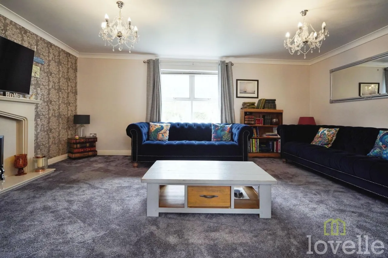 Salisbury Close, Morton, DN21, photo 4