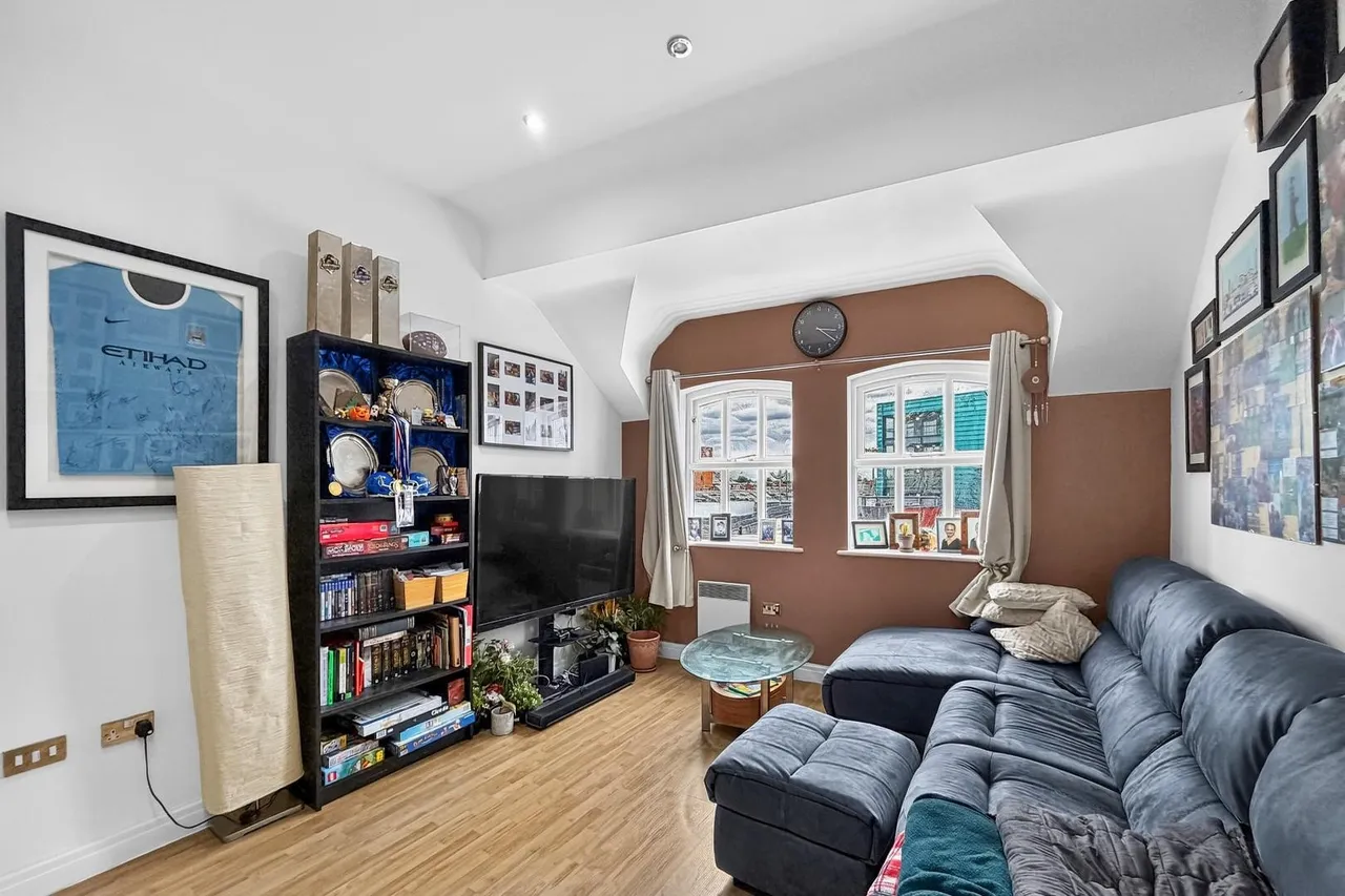 11 Kingsway, Altrincham, Cheshire WA14 1PS, photo 4