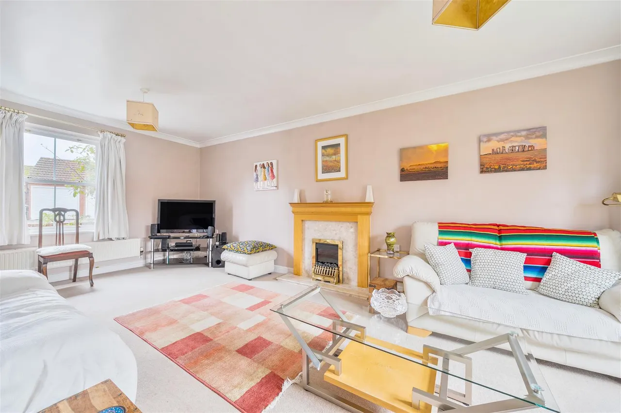 Teasel Close, Devizes, SN10, photo 2