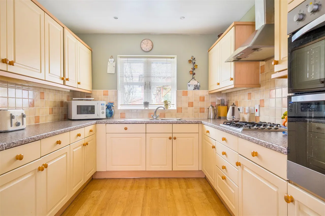 Teasel Close, Devizes, SN10, photo 4