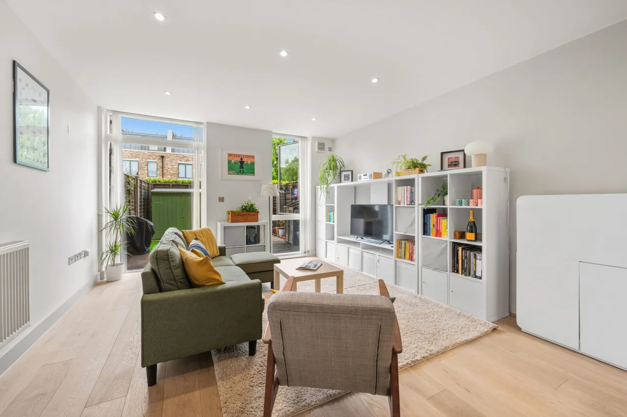 Bushey Road, Wimbledon Chase, SW20, photo 2