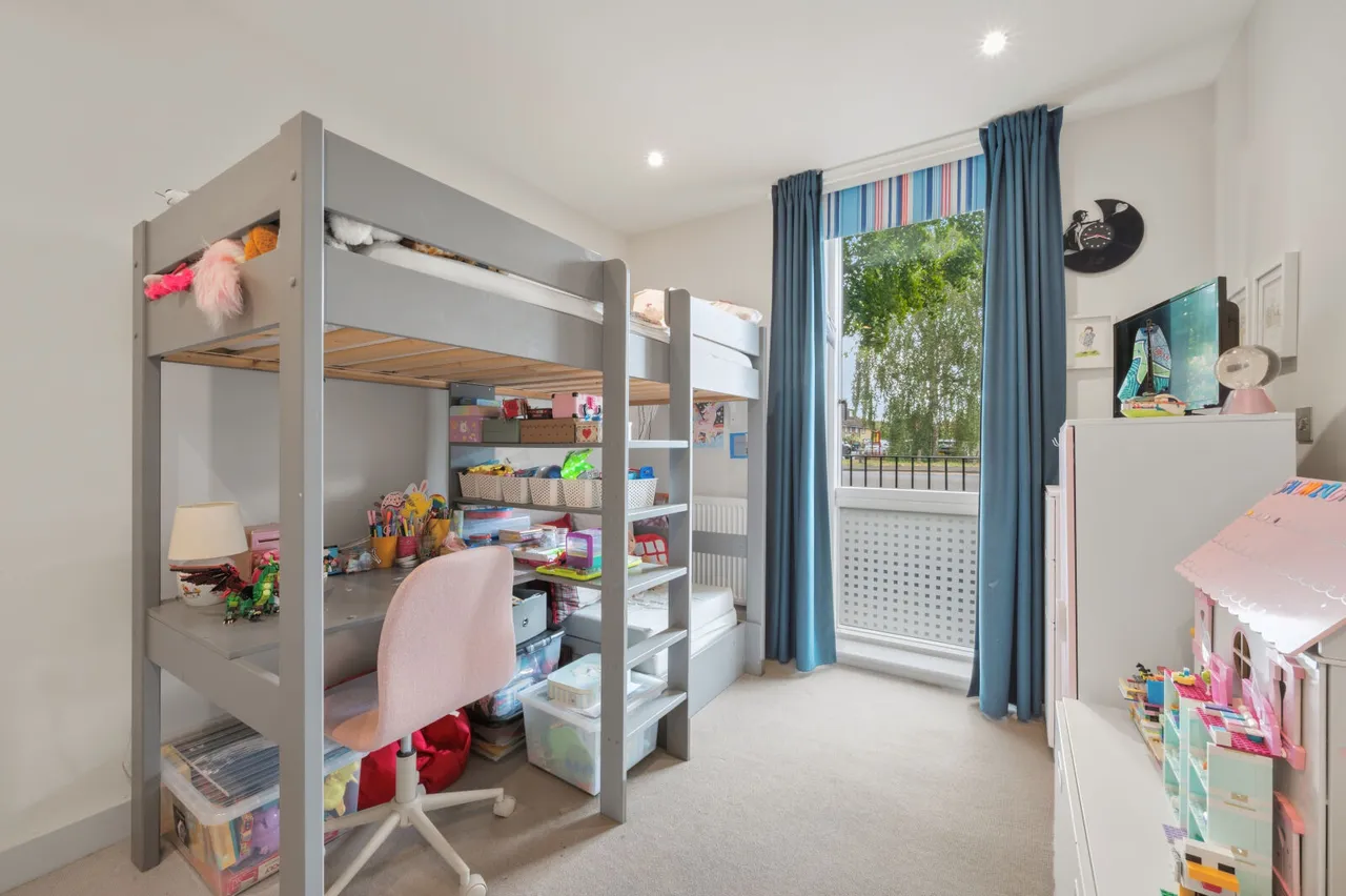 Bushey Road, Wimbledon Chase, SW20, photo 6