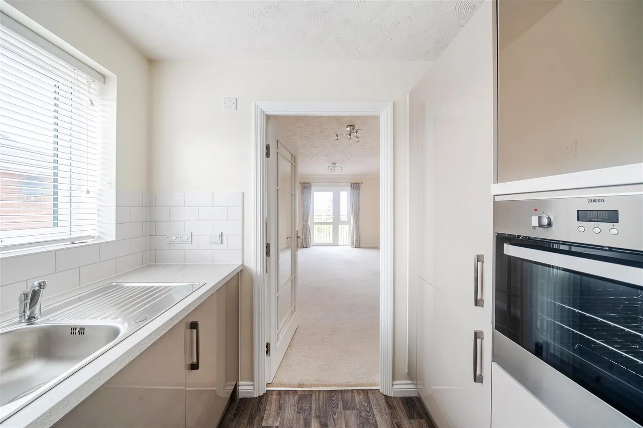 Botley Road, Park Gate, SO31, photo 5