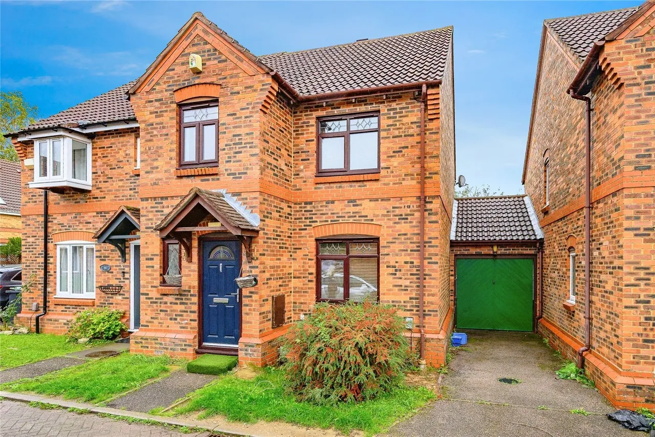 3 bed house for sale — Muirfield, Luton, Bedfordshire, LU2