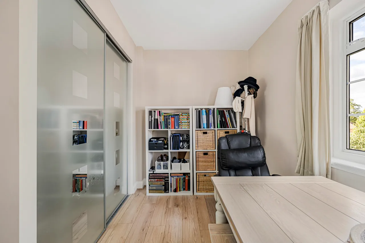 Sutton Court Road, London, W4, photo 16
