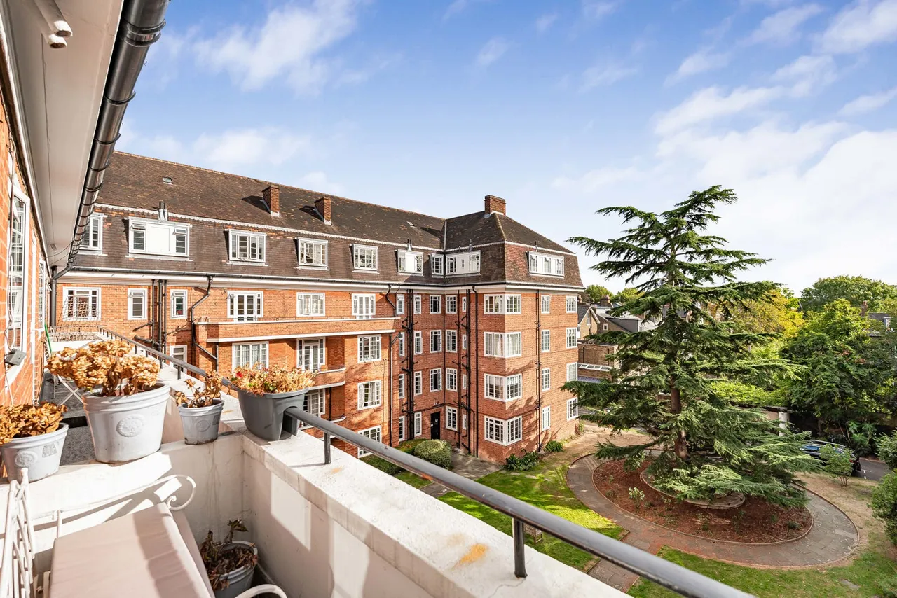 Sutton Court Road, London, W4, photo 20