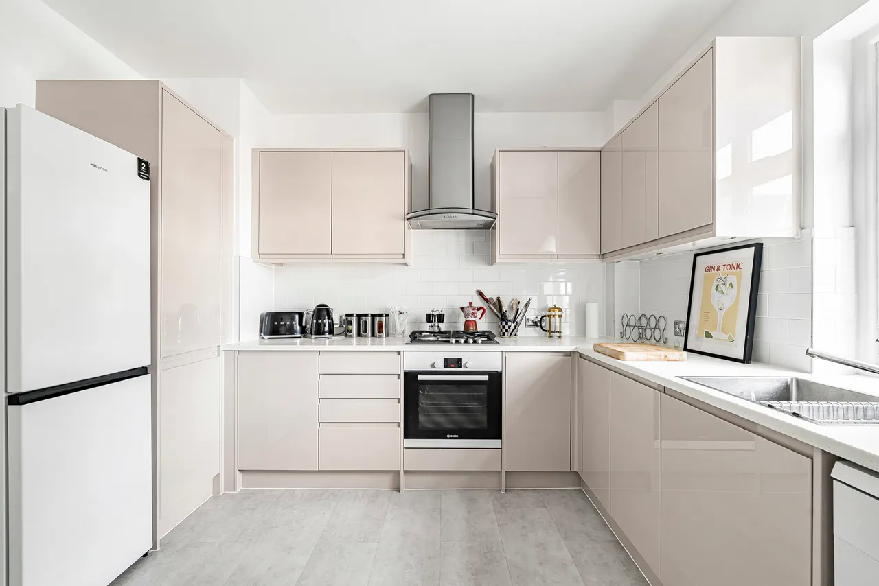 Sutton Court Road, London, W4, photo 3