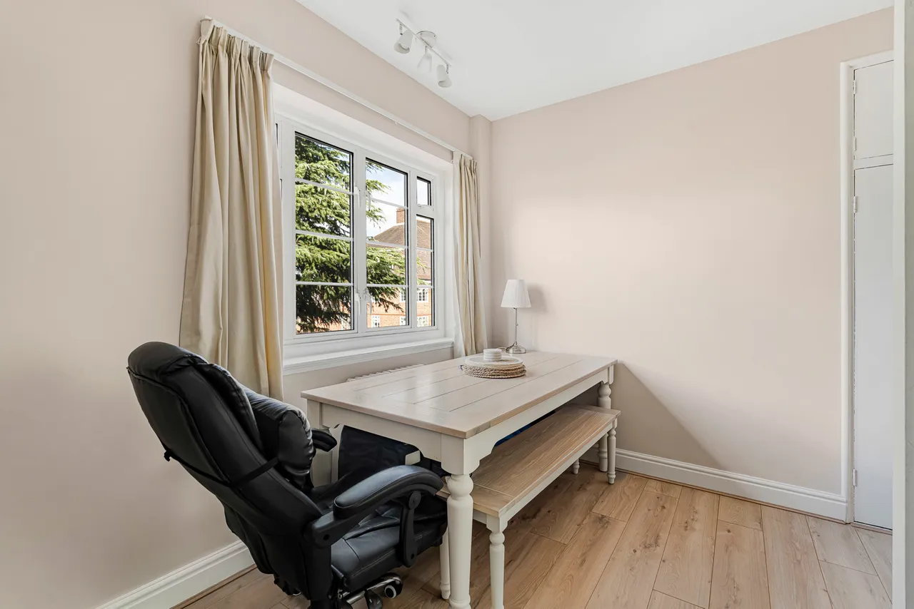 Sutton Court Road, London, W4, photo 14