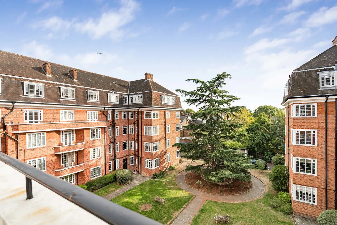 Sutton Court Road, London, W4, photo 21