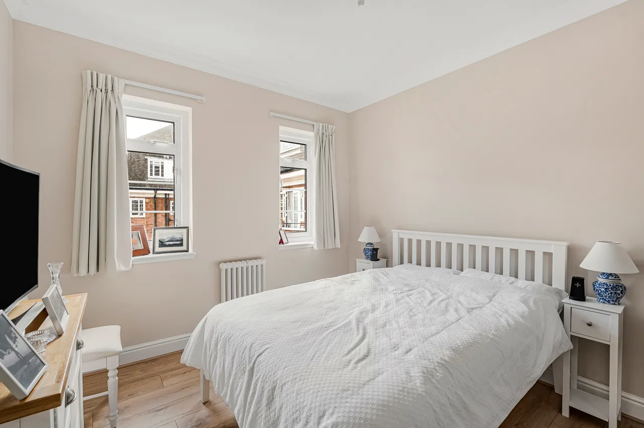 Sutton Court Road, London, W4, photo 13