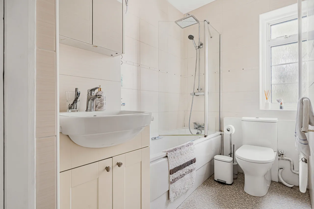 Sutton Court Road, London, W4, photo 17